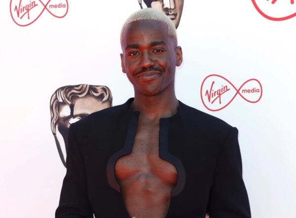 Ncuti Gatwa hombres actores guapos 2022