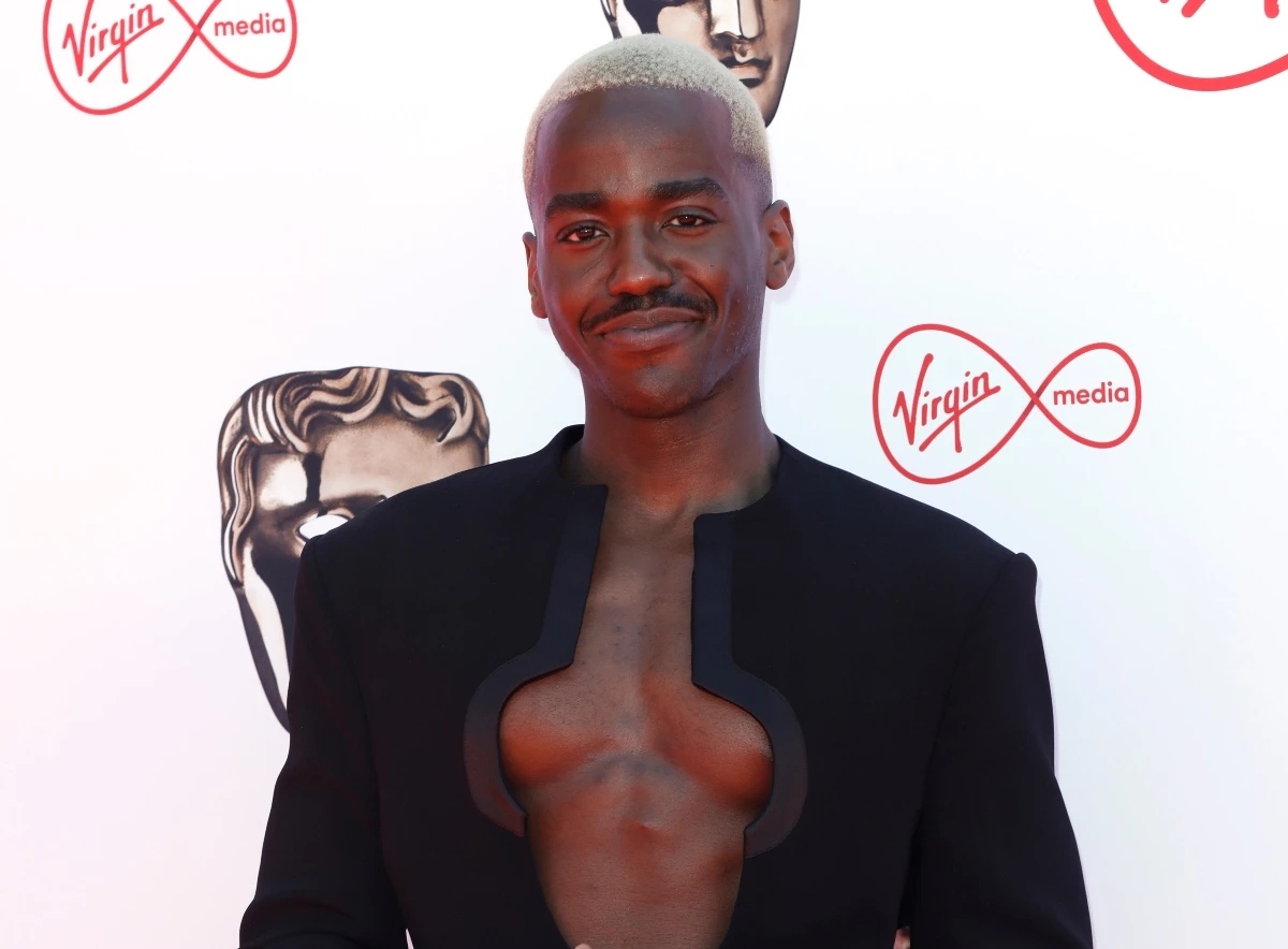 Ncuti Gatwa hombres actores guapos 2022