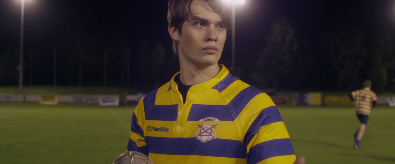 Nicholas Galitzine deportista de rugby gay en serie Handsome Devil.