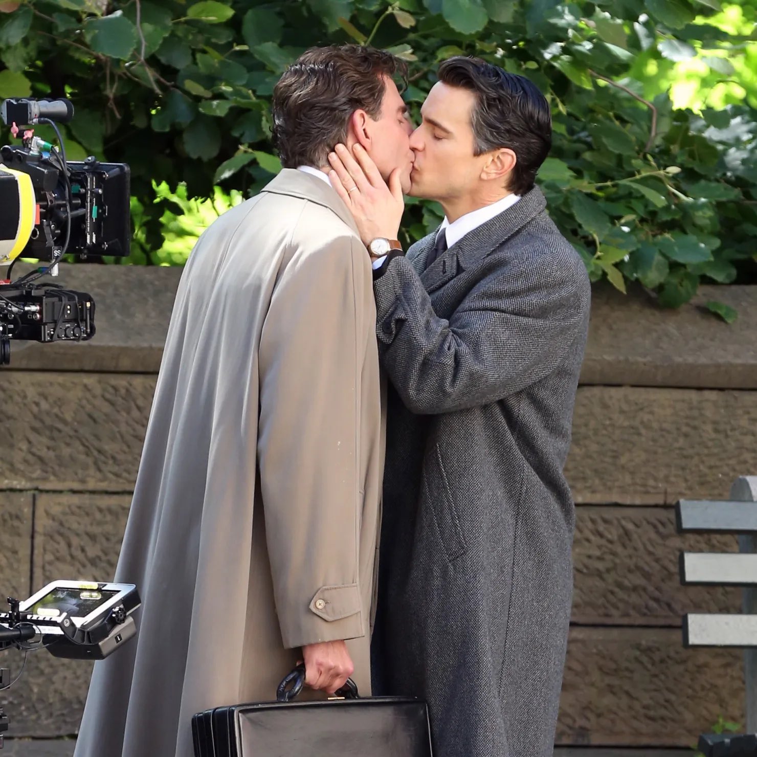 Bradley Cooper y Matt Bomer beso gay