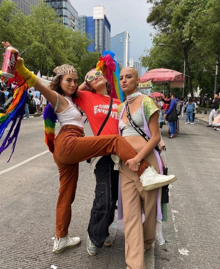Camila araiza novia marcha orgullo