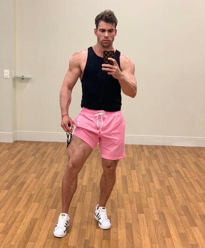 Actor david ortega de survivor mexico en gimnasio