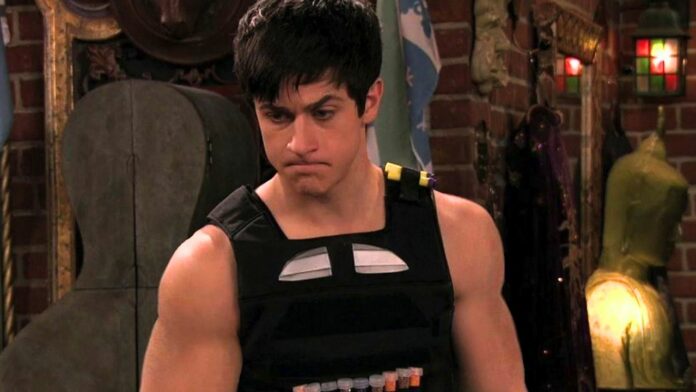 imágenes con las que supe que era gay fotos videos david henrie los hechiceros de waverly place