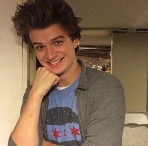 joe keery fotos transformación steve stranger things 2015