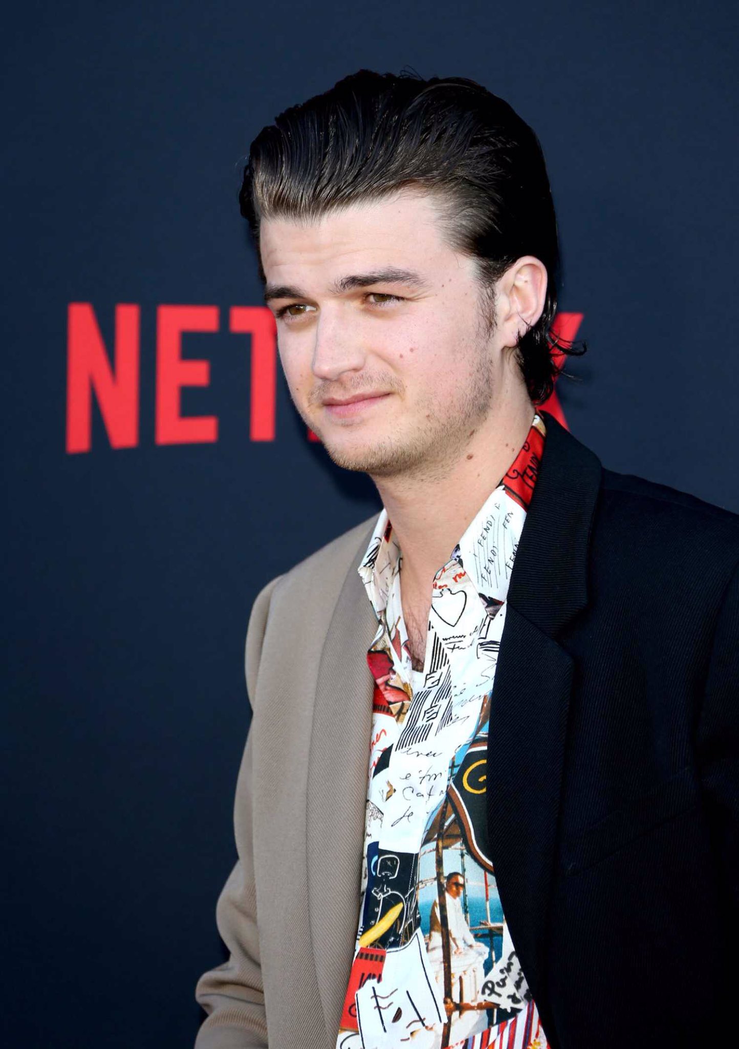 joe keery transformación fotos stranger things