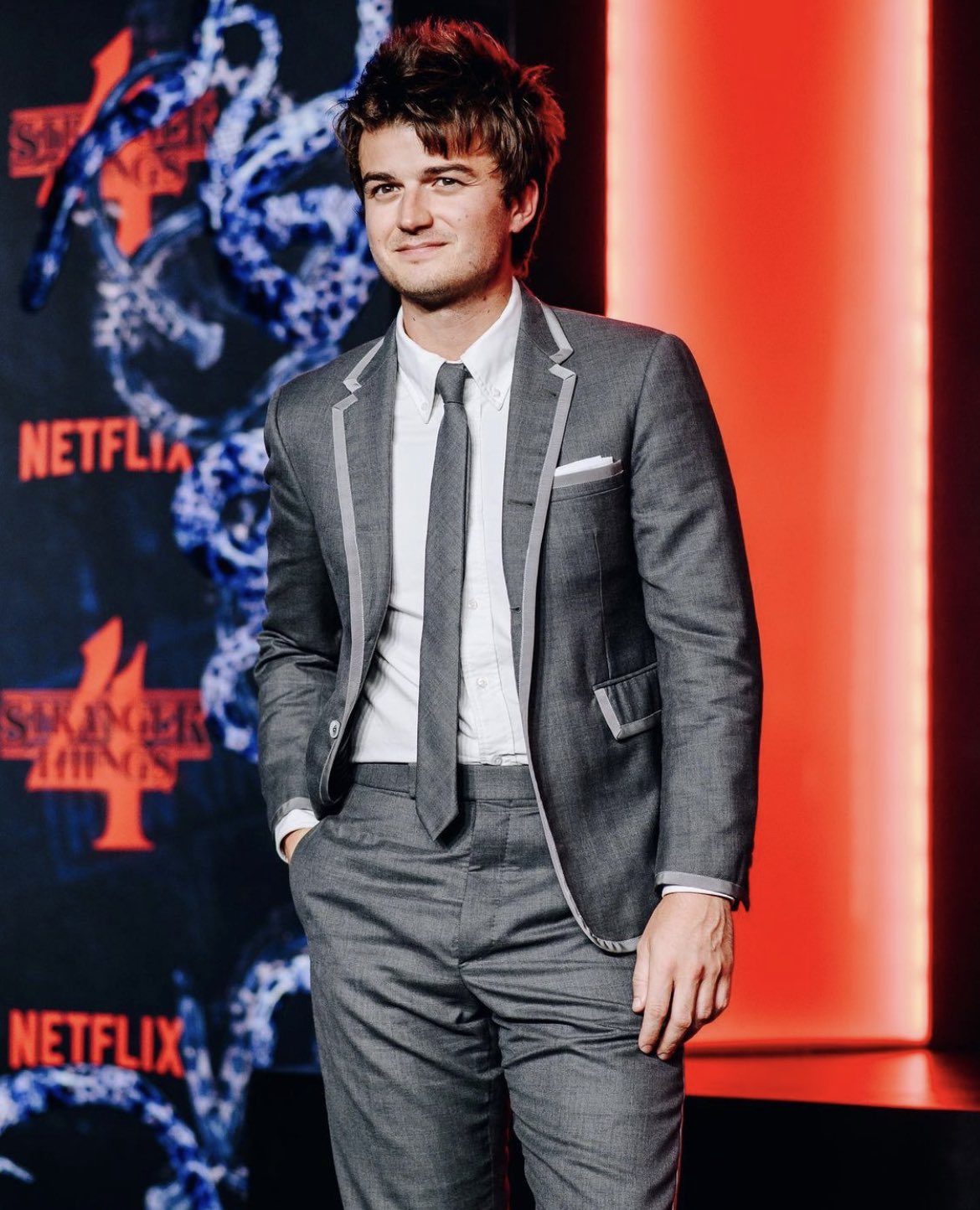 joe keeery transformación steve stranger things 4