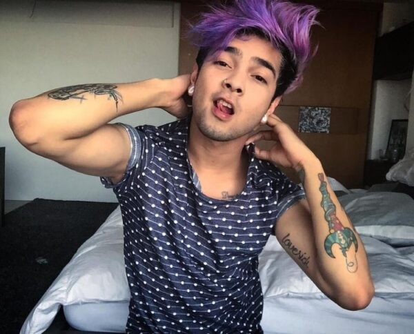 juan pablo jaramillo cabello morado