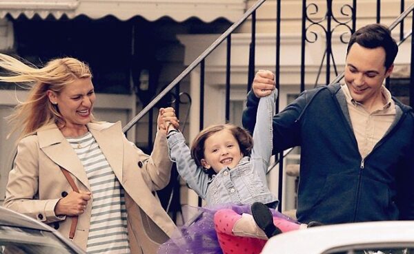 Papás amando a su hijo LGBT+ guía para padres