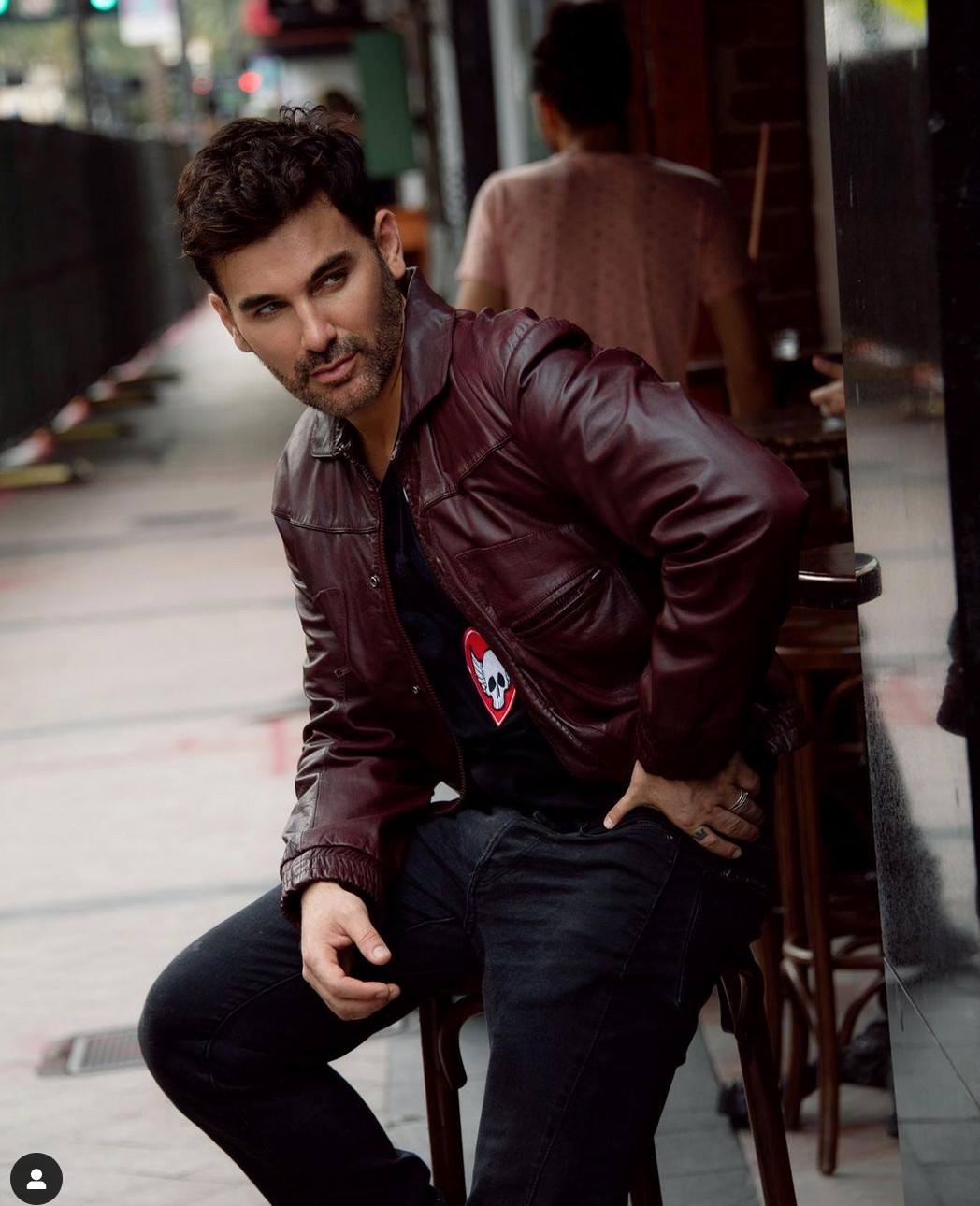 mauricio mejía famosos gay latinos barba