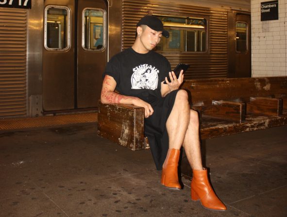 tacones hombre outfit marcha orgullo lgbt