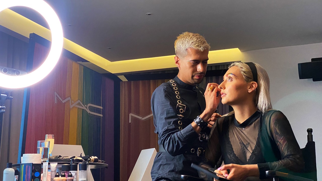Maquillaje en la Pride Suite.