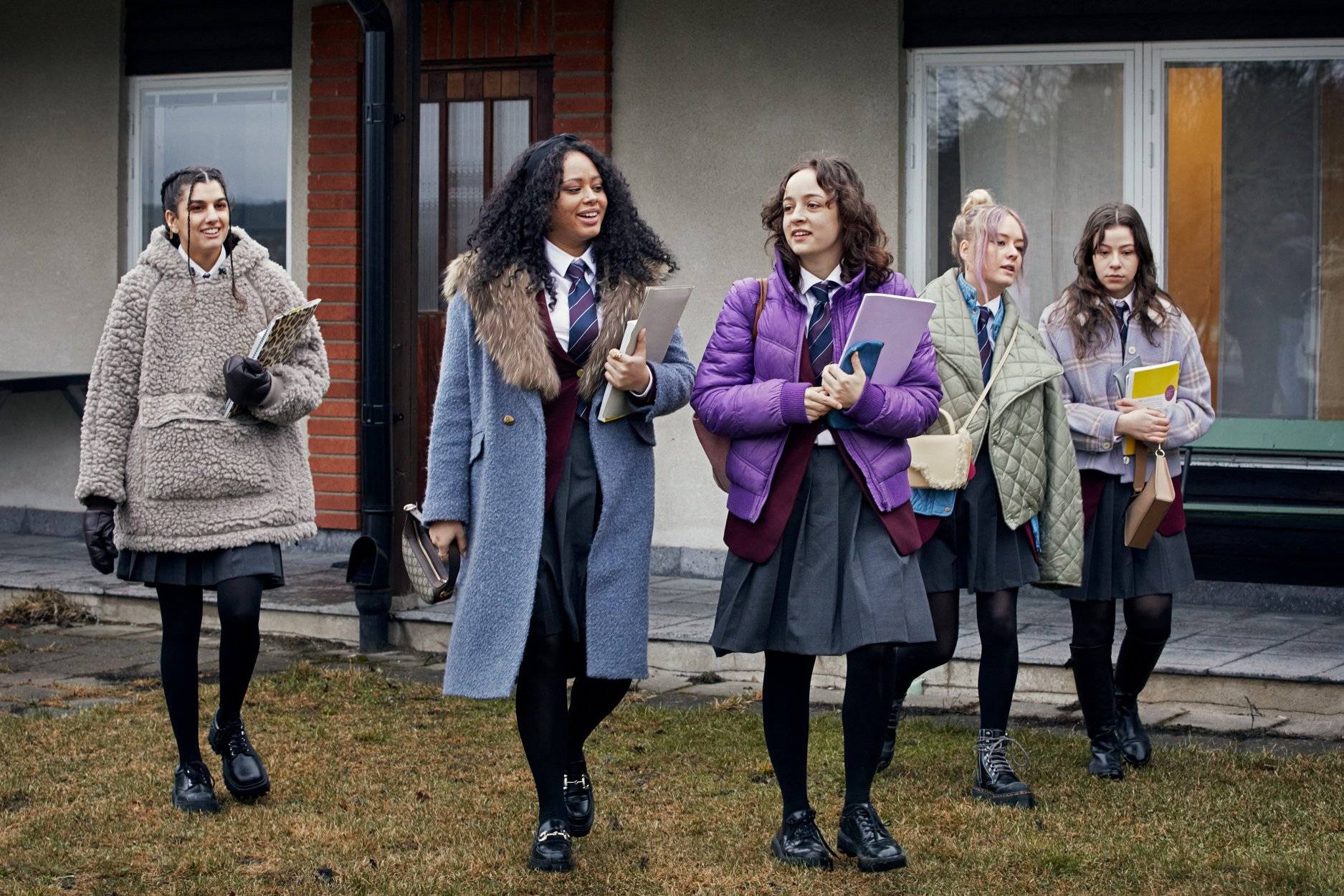 young royals 2 primeras fotos elenco fecha de estreno trama plot personajes sara felice madison