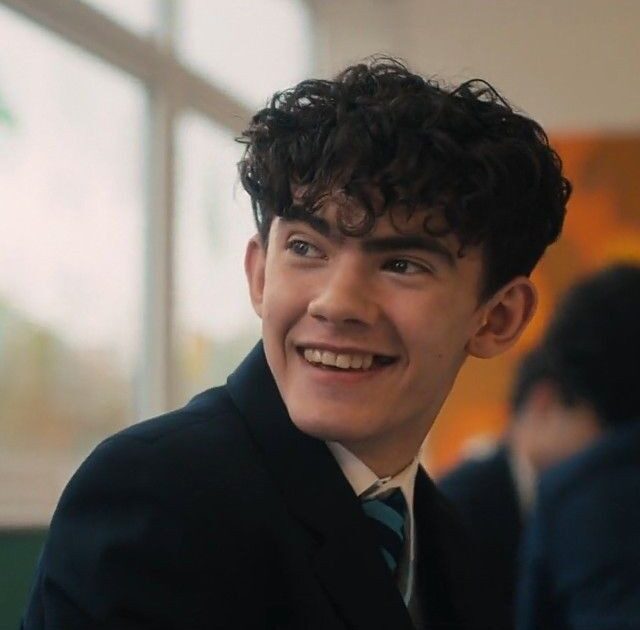 charlie spring test personaje gay series netflix novio ideal series populares