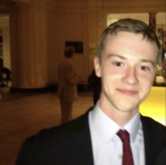 joseph quinn evolución adolescente