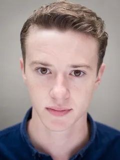 joseph quinn evolución fotos pubertad