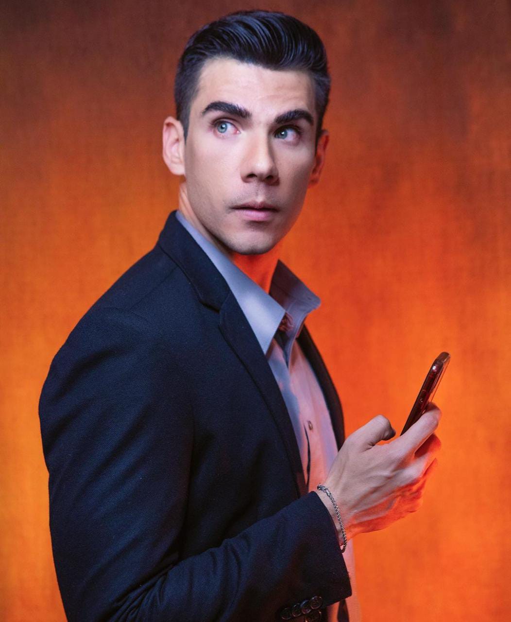 Moy Araiza grinder el musical