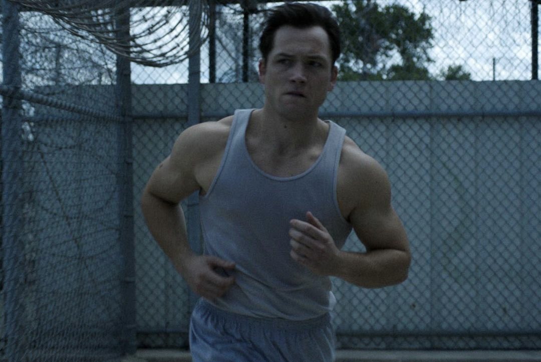 Taron Egerton transformación física Black Bird