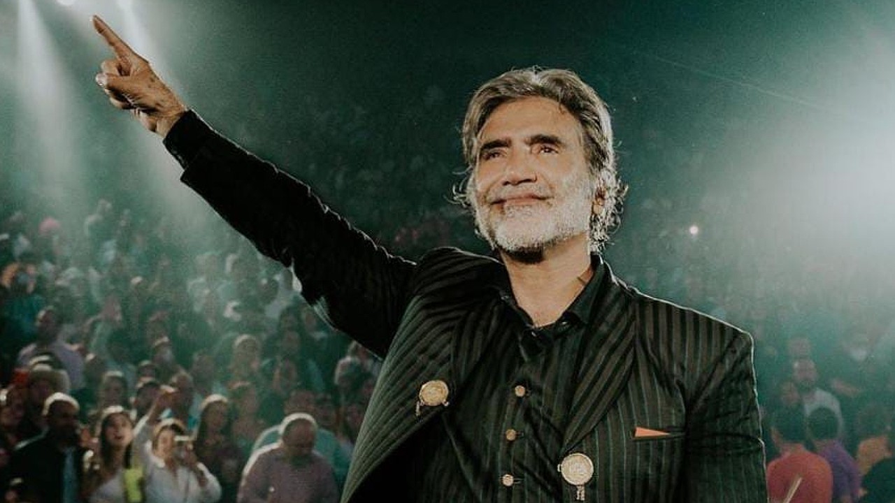 alejandro fernández beso a músico osbaldo guzmán