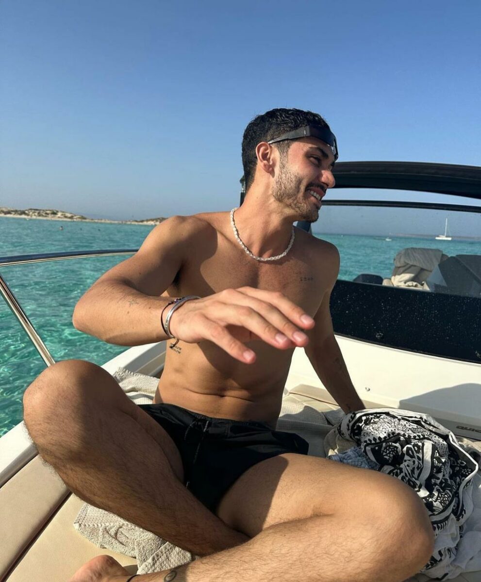 actor en la playa ibiza