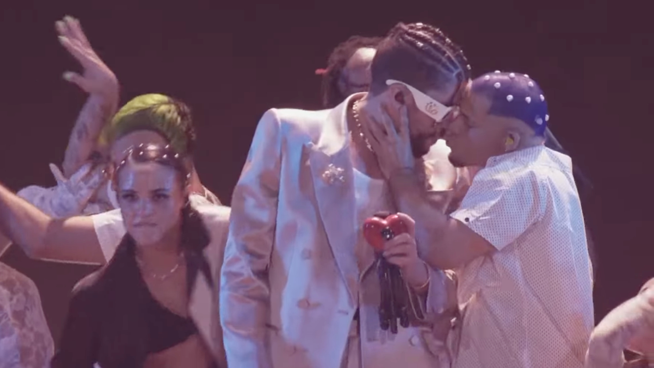 bad bunny vbeso bailarín mtv vmas tití me preguntó