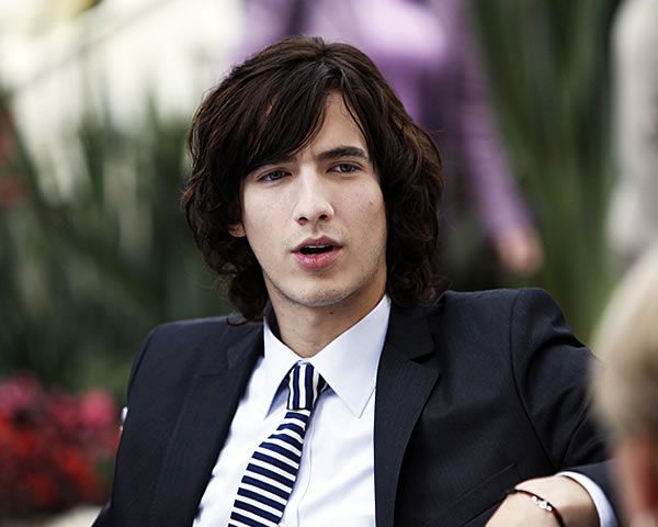 Carlos Torres en Niñas Mal