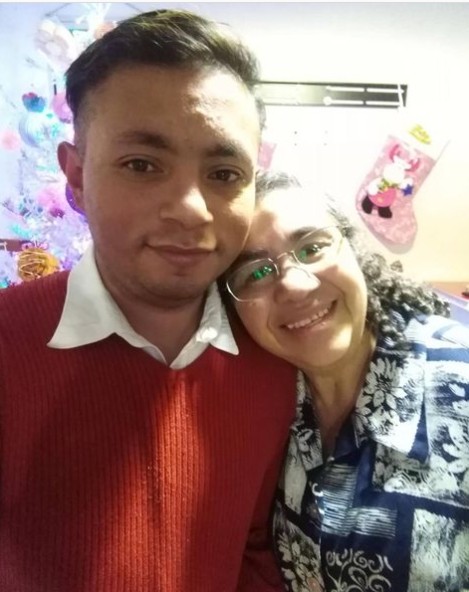 gustavo salazar con su mama