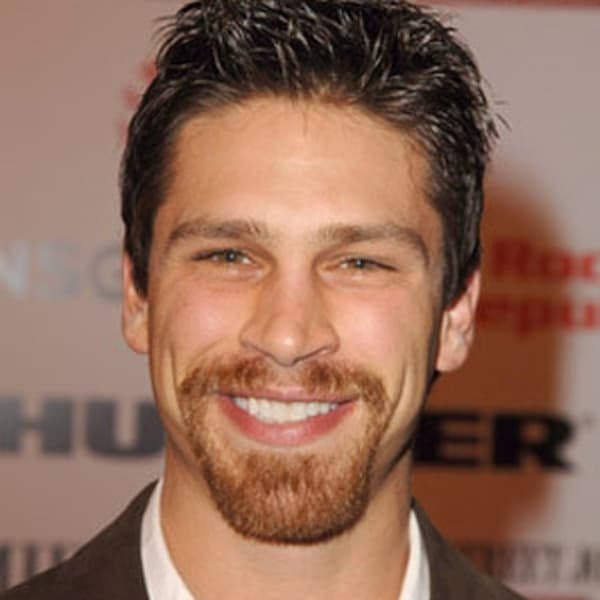 Huntley Ritter actor triunfos robados bring it on personajes lgbt chick flicks