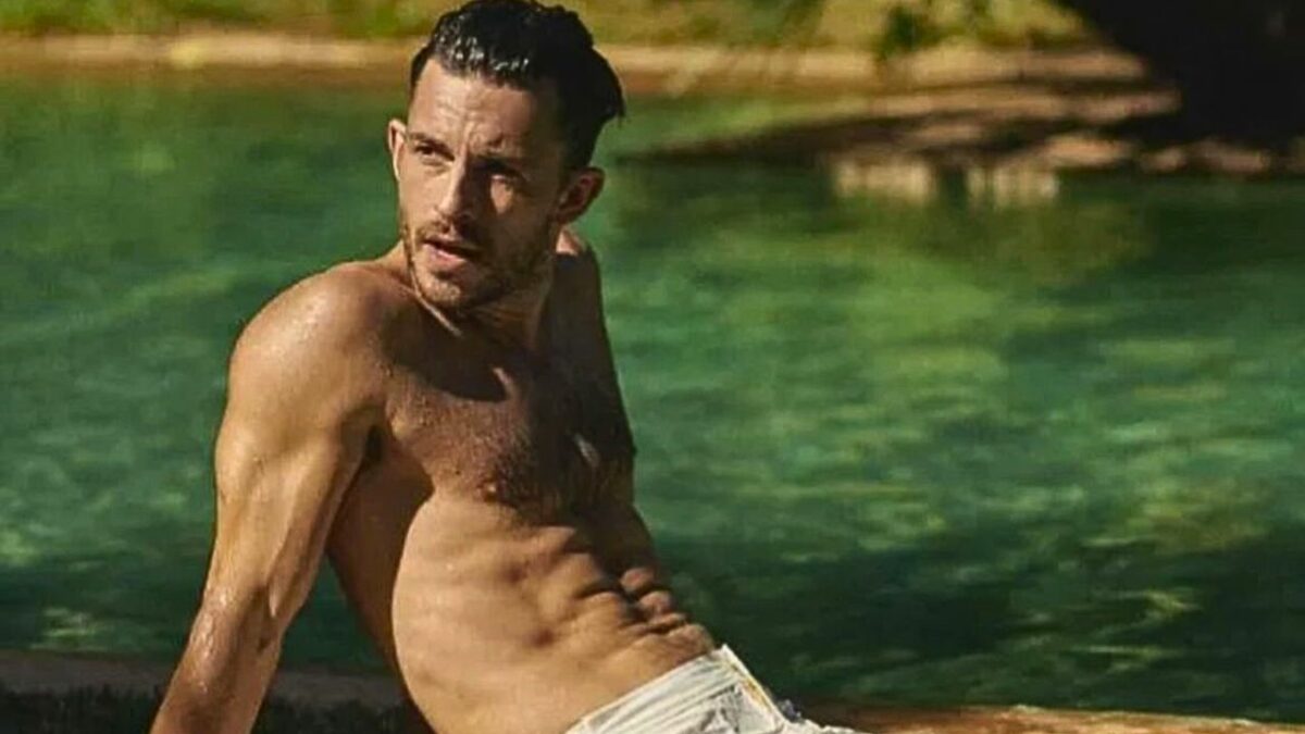 Jonathan Bailey actor gay Bridgerton wicked fotos videos biografía