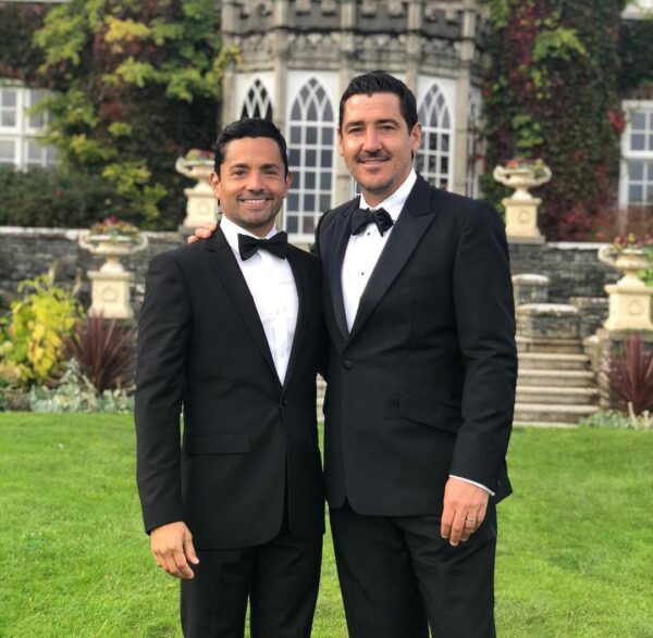 Jonathan Knight (derecha) y Harley Rodriguez (izquierda) se casaron en secreto en 2020.