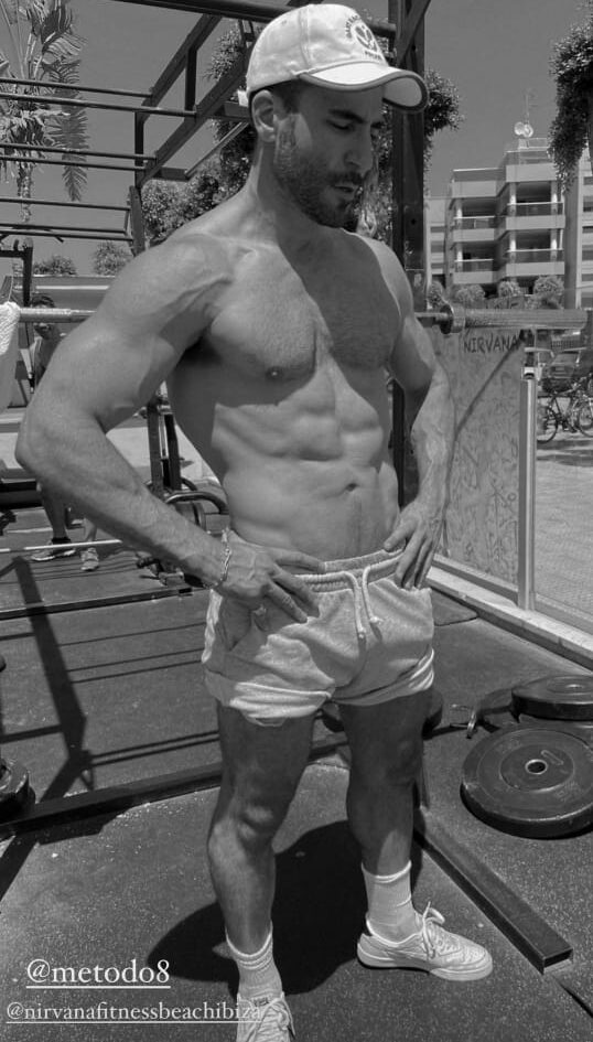 Miguel ángel silvestre actor español fotos ejercicio ibiza