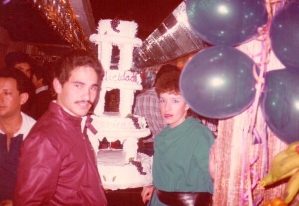 Pastel de celebración en Monica's monica's bar guadalajara fotos