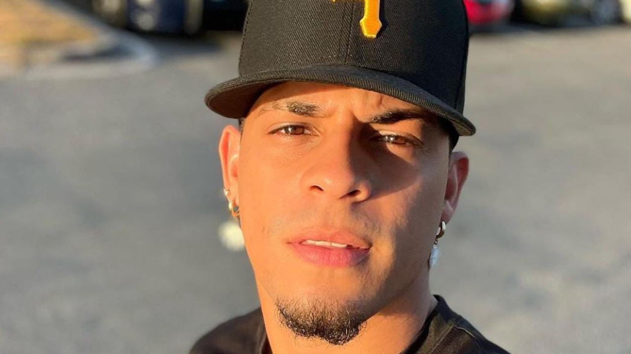 Nigel OBrian bailarín de Bad bunny concierto beso gay mtv vmas