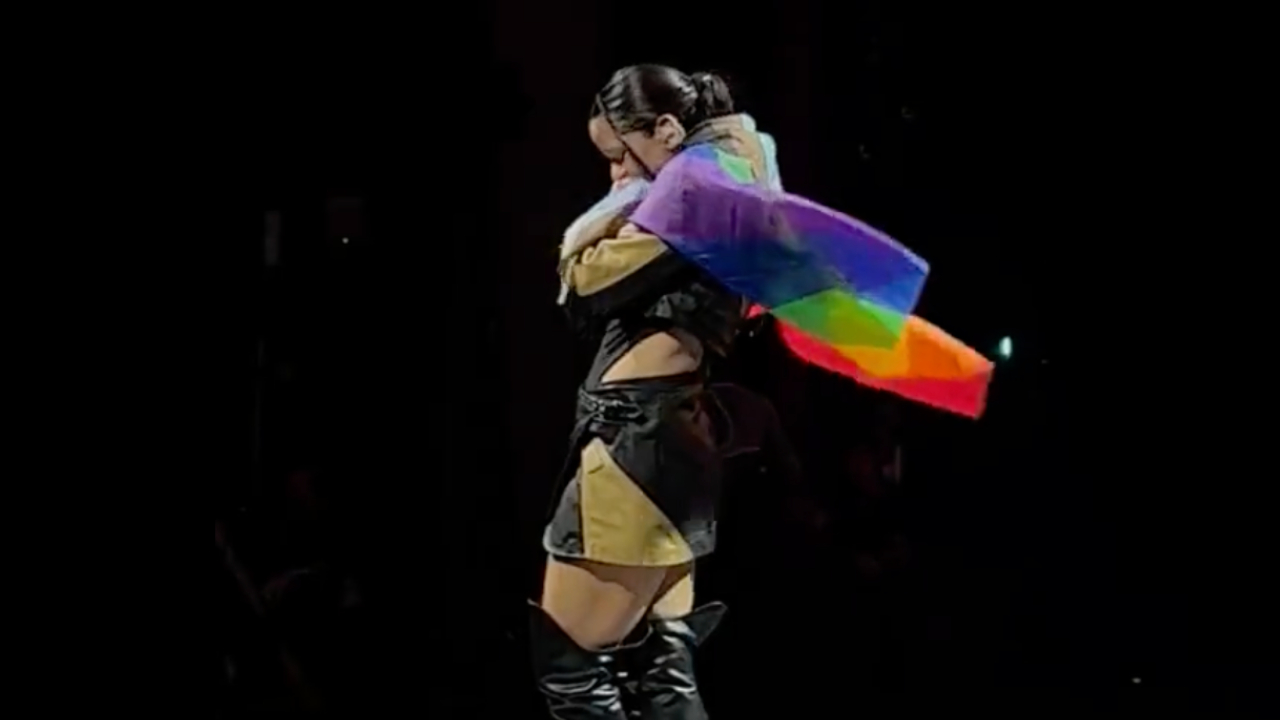 rosalía bandera lgbt concierto video guadalajara