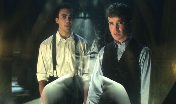 Alex y Paul son una pareja gay que podemos ver en Sandman.