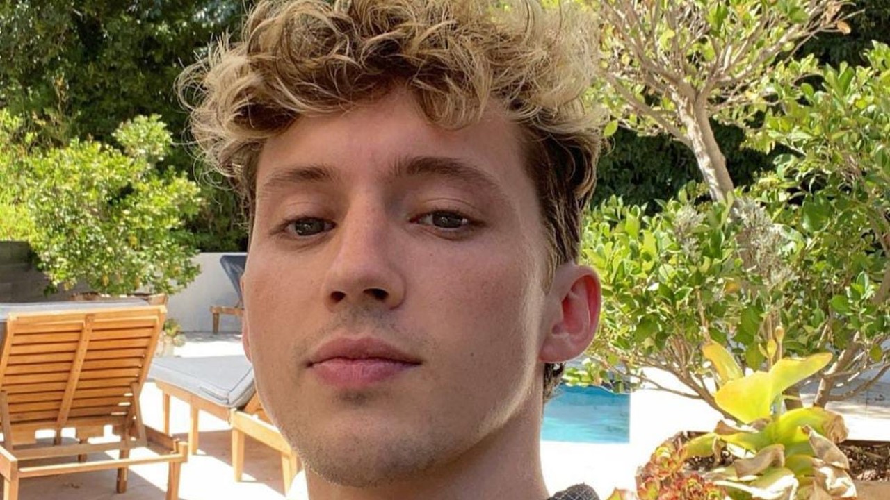 troye sivan personaje en the idol actor gay hbo