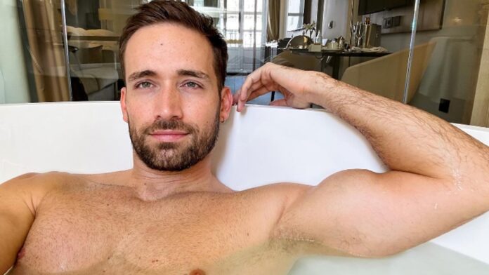 Biografía actor colombiano Mauricio Henao perfil falso personaje gay