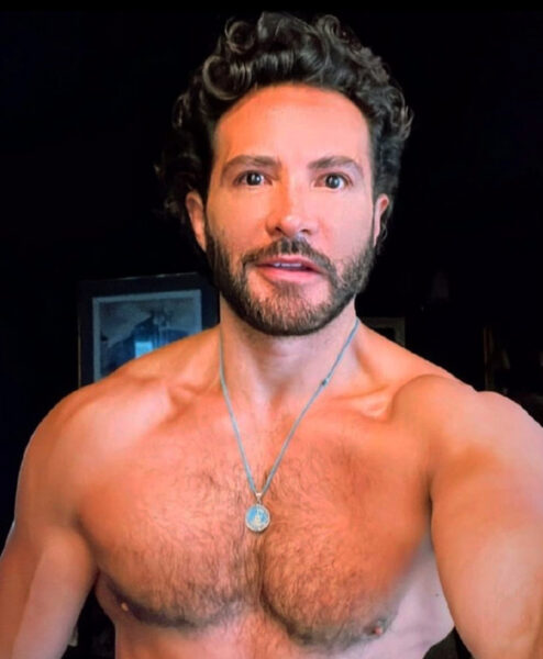 alejandro maldonado yoga teacher pareja novio relación selfie