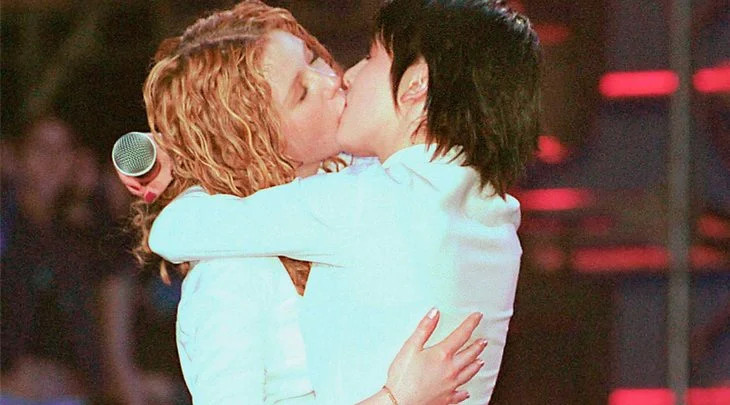 All the Things She Said himno lésbico beso t.A.T.u.