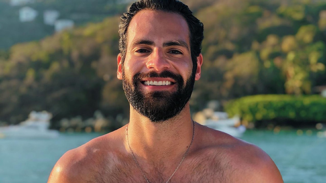 Cayetano Arámburo es Luis en Donde hubo fuego actor telenovela serie