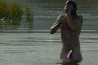 Chris Pine escena ínitma en outlaw king