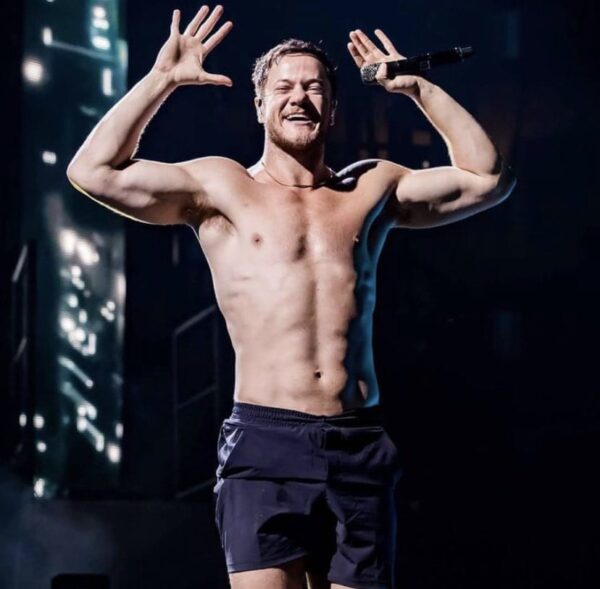 vocalista de imagine dragons sin playera