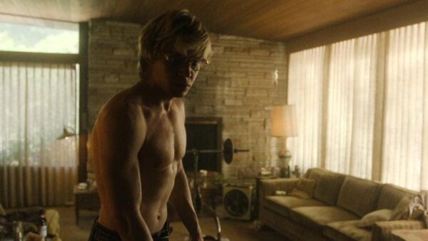 Evan peters como Jeffrey Dahmer