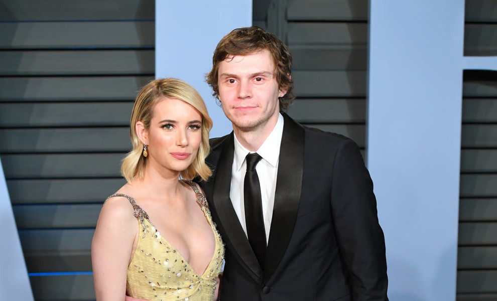 Evan peters pareja emma roberts
