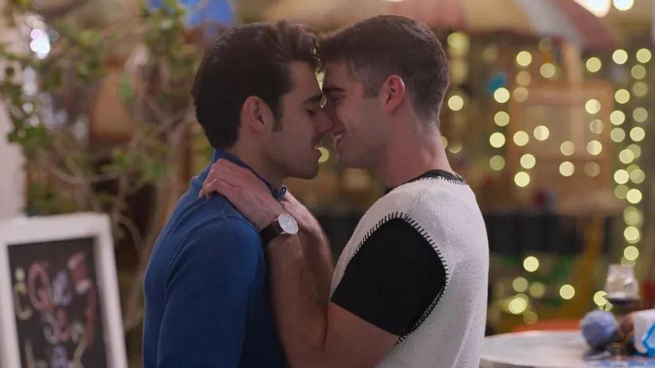 Straight woman accused not platonic friendship gay male