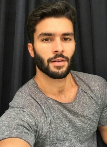 hombre con barba pogonofilia