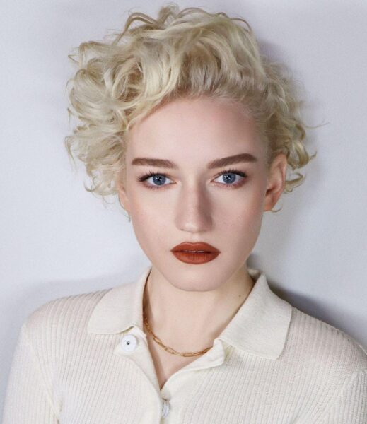 Julia Garner es la actriz elegida para interpretar a Madonna en su película biográfica.