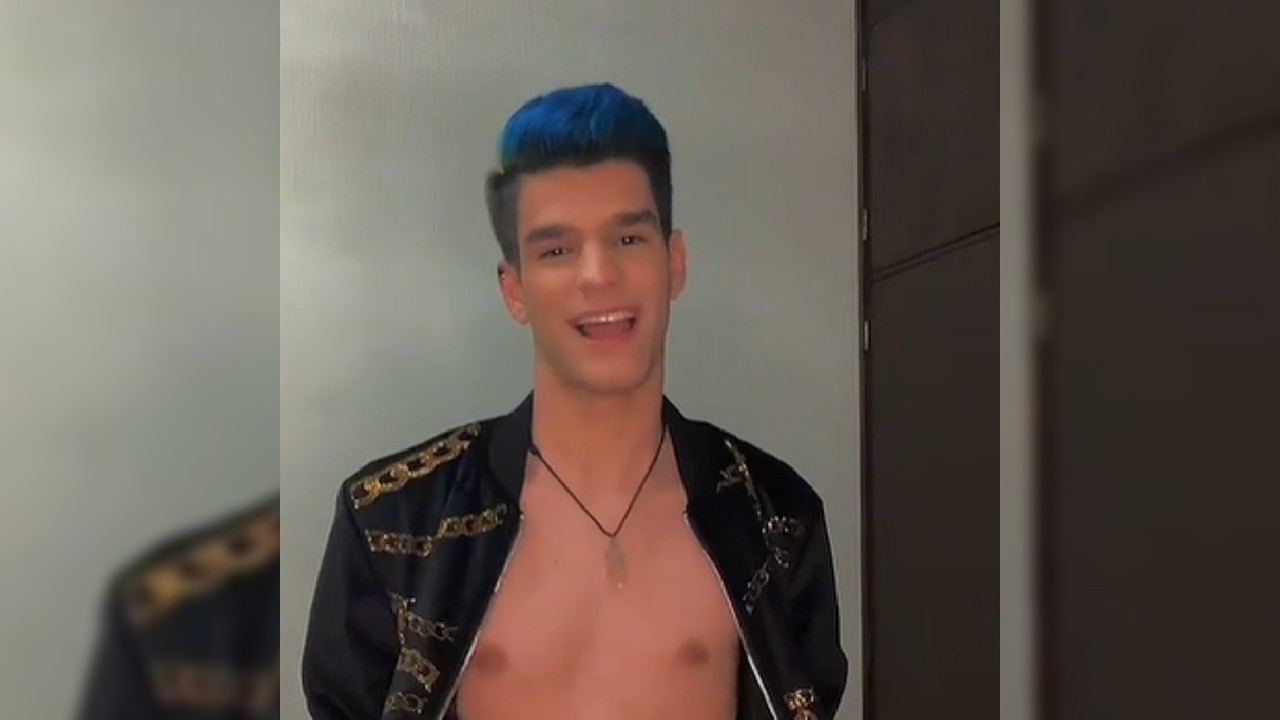 Nelson Carreras La Academia Video sin playera tik tok