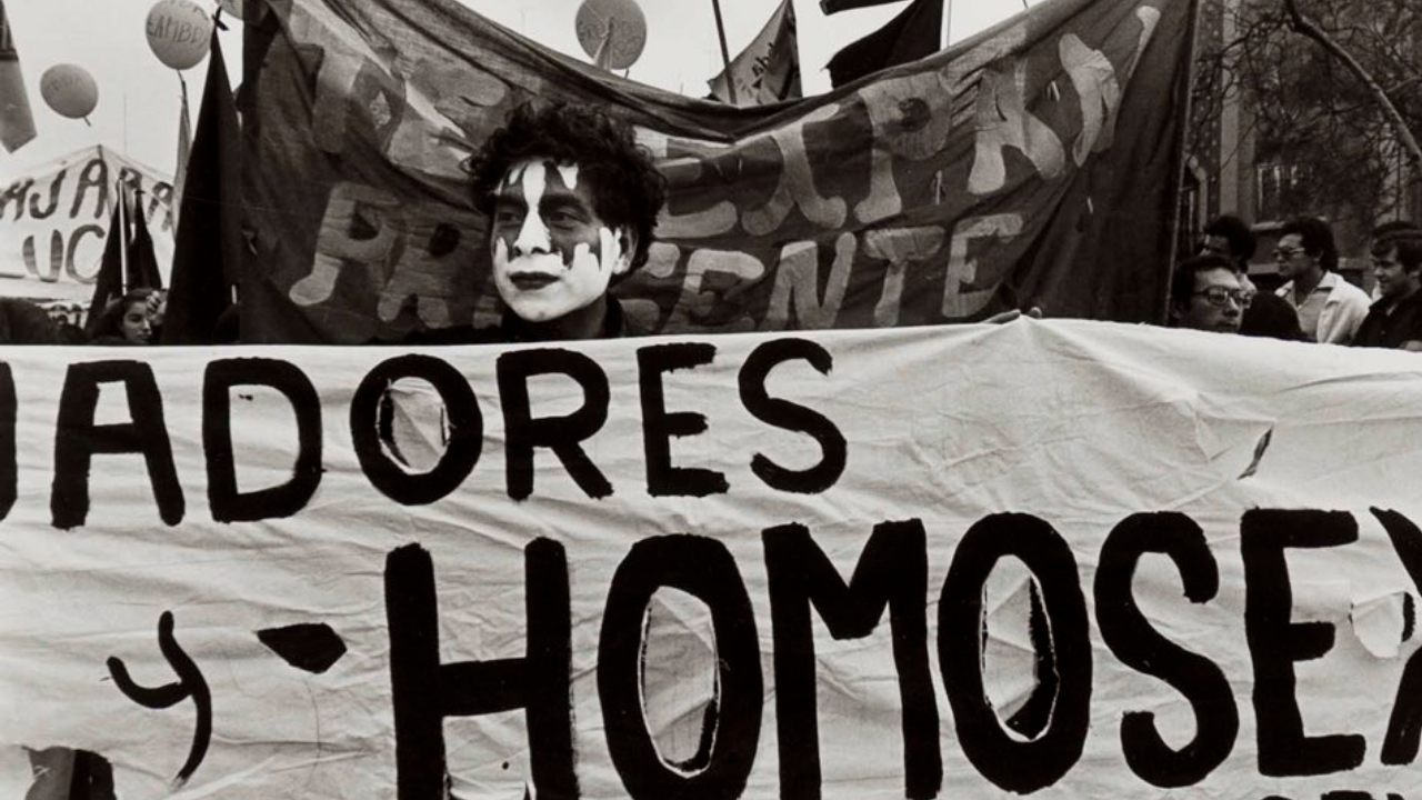 Nuestro cuerpo Colectivo Mariposas Negras del Frente Homosexual de Acción Revolucionaria (FHAR) nuestro cuerpo Colectivo Mariposas Negras del Frente Homosexual de Acción Revolucionaria FHAR periódico LGBT