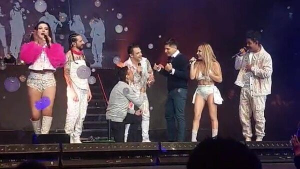 Ov7 propuesta de matrimonio gay en concierto pareja video foto