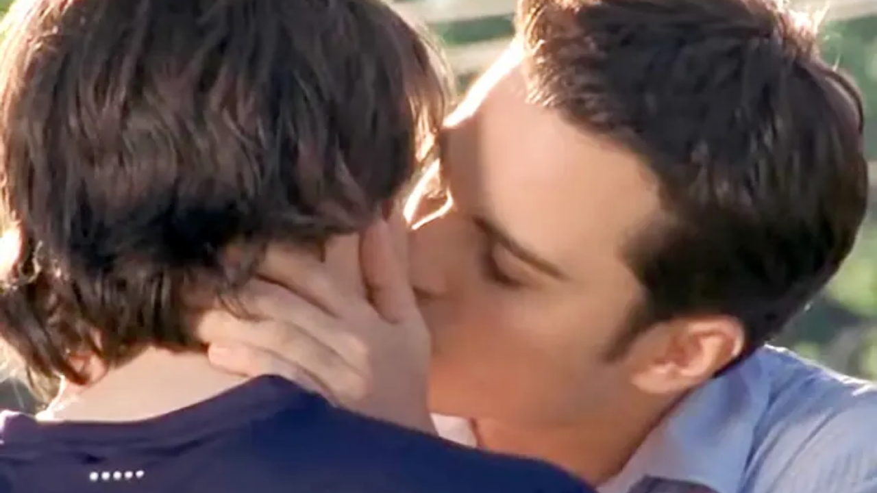 primer beso gay romántico historia de la televisión ethan jack kerr smith adam kaufman dawson's creek
